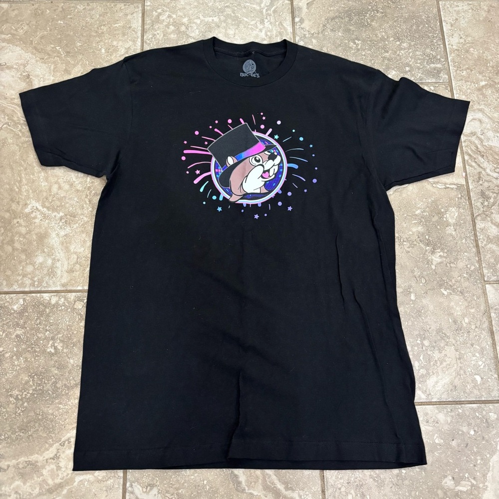 Buc-ee's Happy New Year 2023 glow-in-the-dark t-shirt sz L